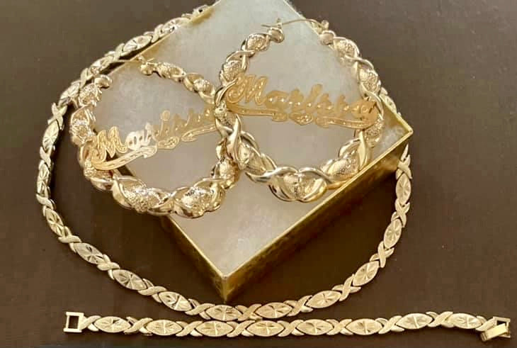 Xo BUNDLE set W/ Name Earrings